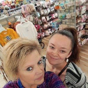 Meet your Posher, Dena